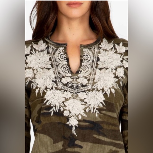 $350 Johnny Was Embroidered Thermal Camo Tunic Sz M - Picture 3 of 6